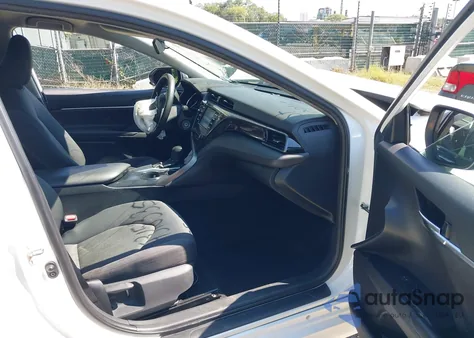 2020 Toyota Camry Le z USA, uszkodzony, nr VIN 4T1C11AK9LU342734